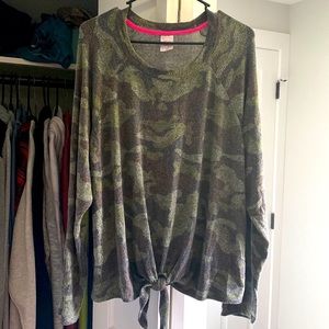 Super soft and stretchy camo long sleeve!